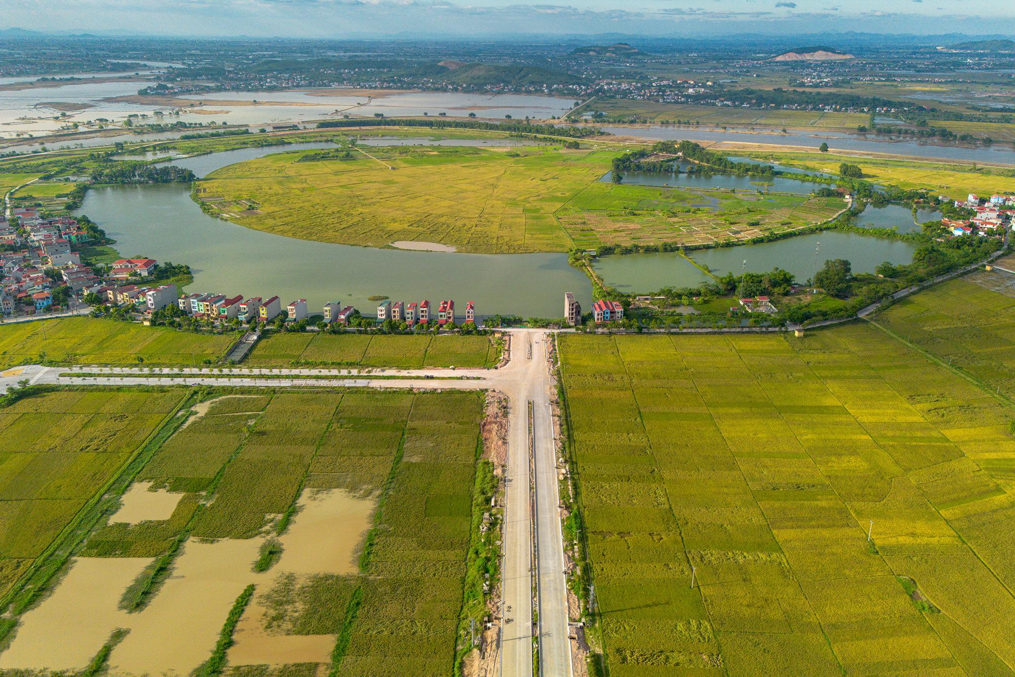 Toàn cảnh khu đất rộng gấp rưỡi phường Hoàn Kiếm, sắp được Vingroup đầu tư 41.000 tỷ làm khu đô thị ở Bắc Ninh- Ảnh 9. Toàn cảnh khu đất rộng gấp rưỡi phường Hoàn Kiếm, sắp được Vingroup đầu tư 41.000 tỷ làm khu đô thị ở Bắc Ninh- Ảnh 9.