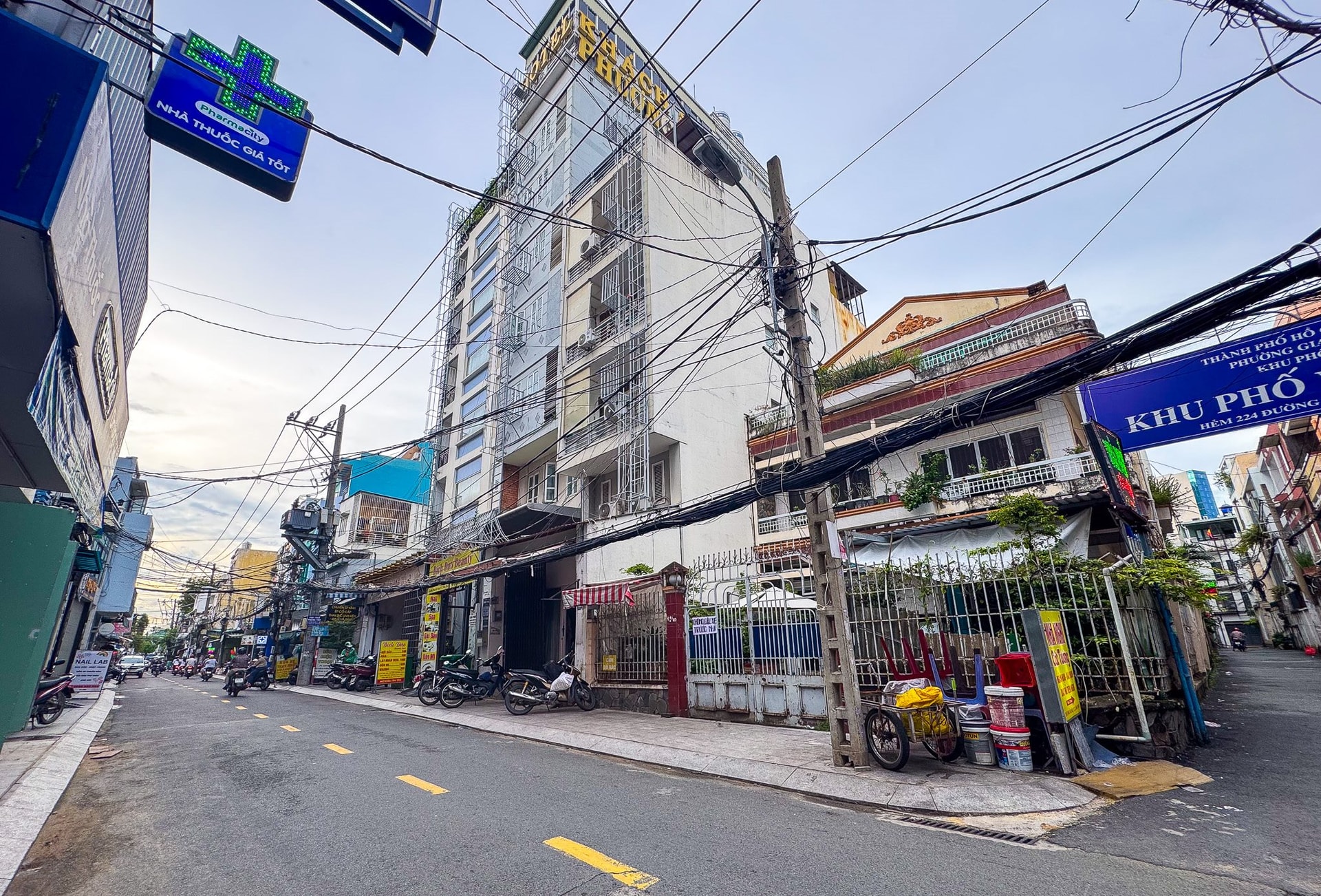 Trụ sở công ty của Sơn Tùng - MTP, Hà Anh Tuấn, Hiếu Thứ Hai: Người ở toà nhà chọc trời "trung tâm của trung tâm", người đặt tại nhà 3 tầng nép mình trong ngõ nhỏ- Ảnh 10.