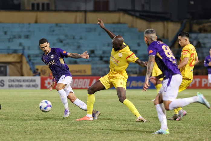 Chân sút nhập tịch tạo ấn tượng mạnh - Ảnh 1.