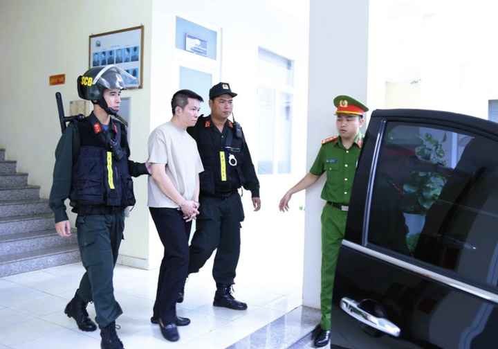 Bắt giam chồng ca sĩ Đo&agrave;n Di Băng- Ảnh 1.