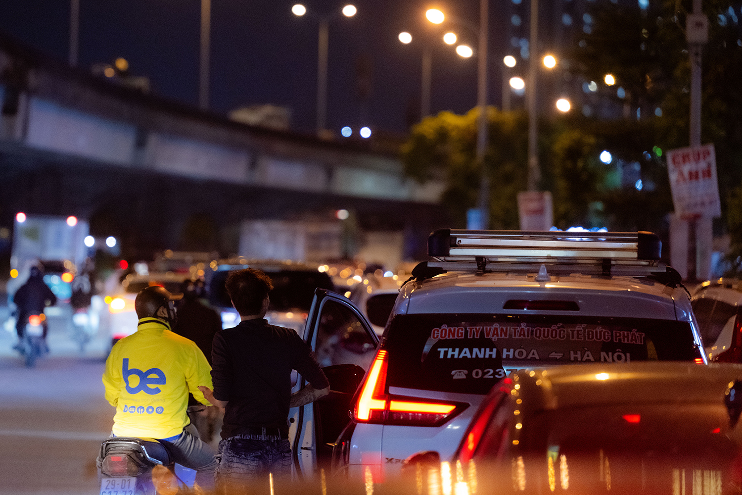 Đây là cảnh tượng tại tuyến đường qua khu chung cư Kim Văn - Kim Lũ (Hà Nội), 2 ngày sau thông tin lắp camera phạt nguội- Ảnh 7.