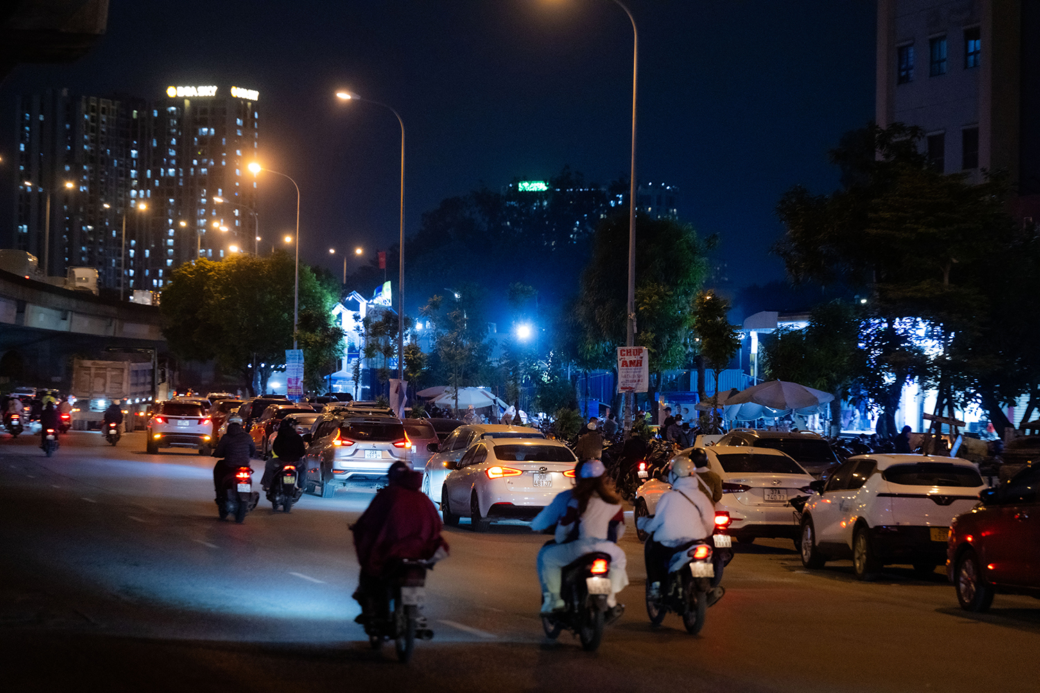 Đây là cảnh tượng tại tuyến đường qua khu chung cư Kim Văn - Kim Lũ (Hà Nội), 2 ngày sau thông tin lắp camera phạt nguội- Ảnh 5.