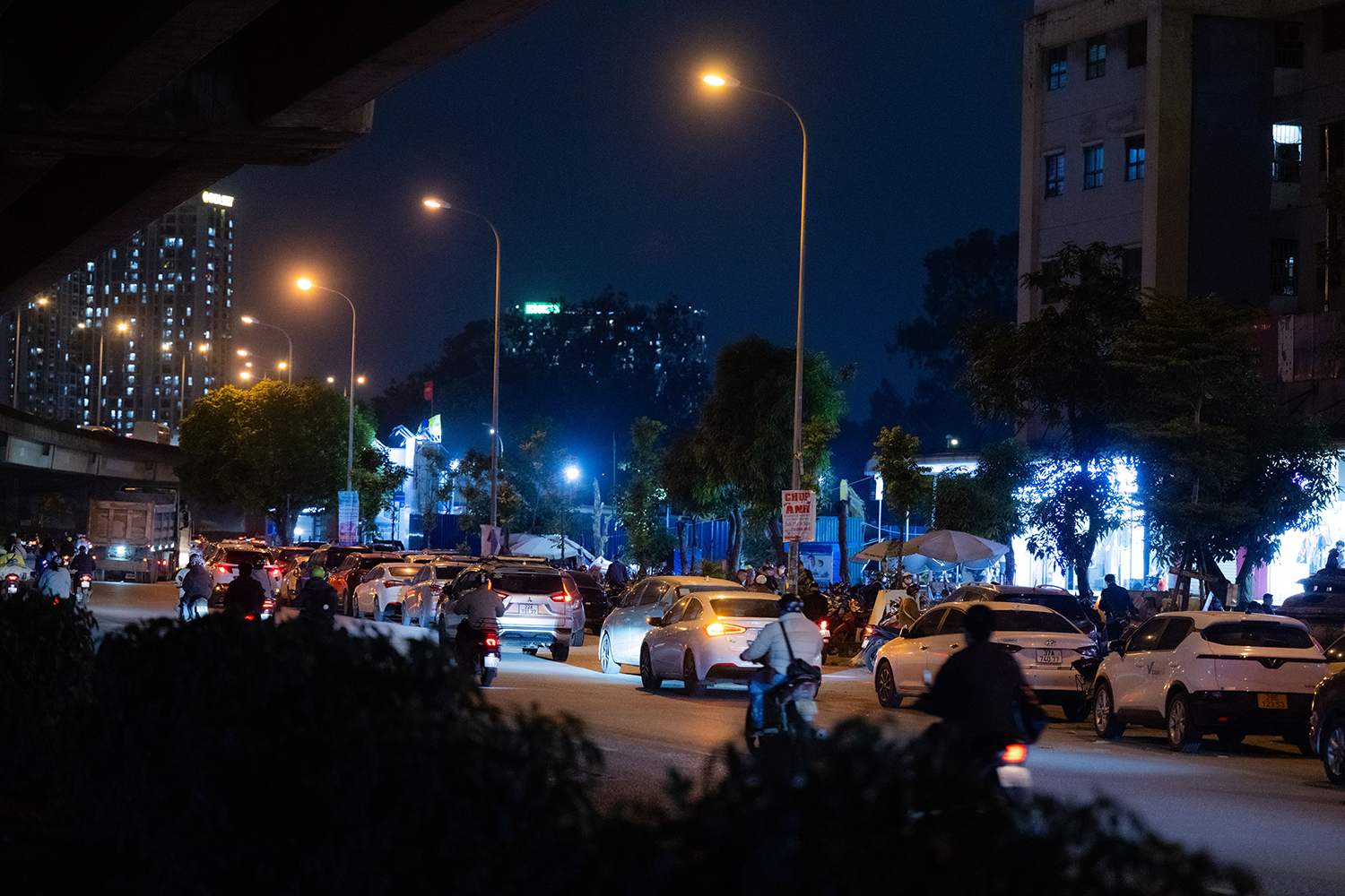 Đây là cảnh tượng tại tuyến đường qua khu chung cư Kim Văn - Kim Lũ (Hà Nội), 2 ngày sau thông tin lắp camera phạt nguội- Ảnh 1.