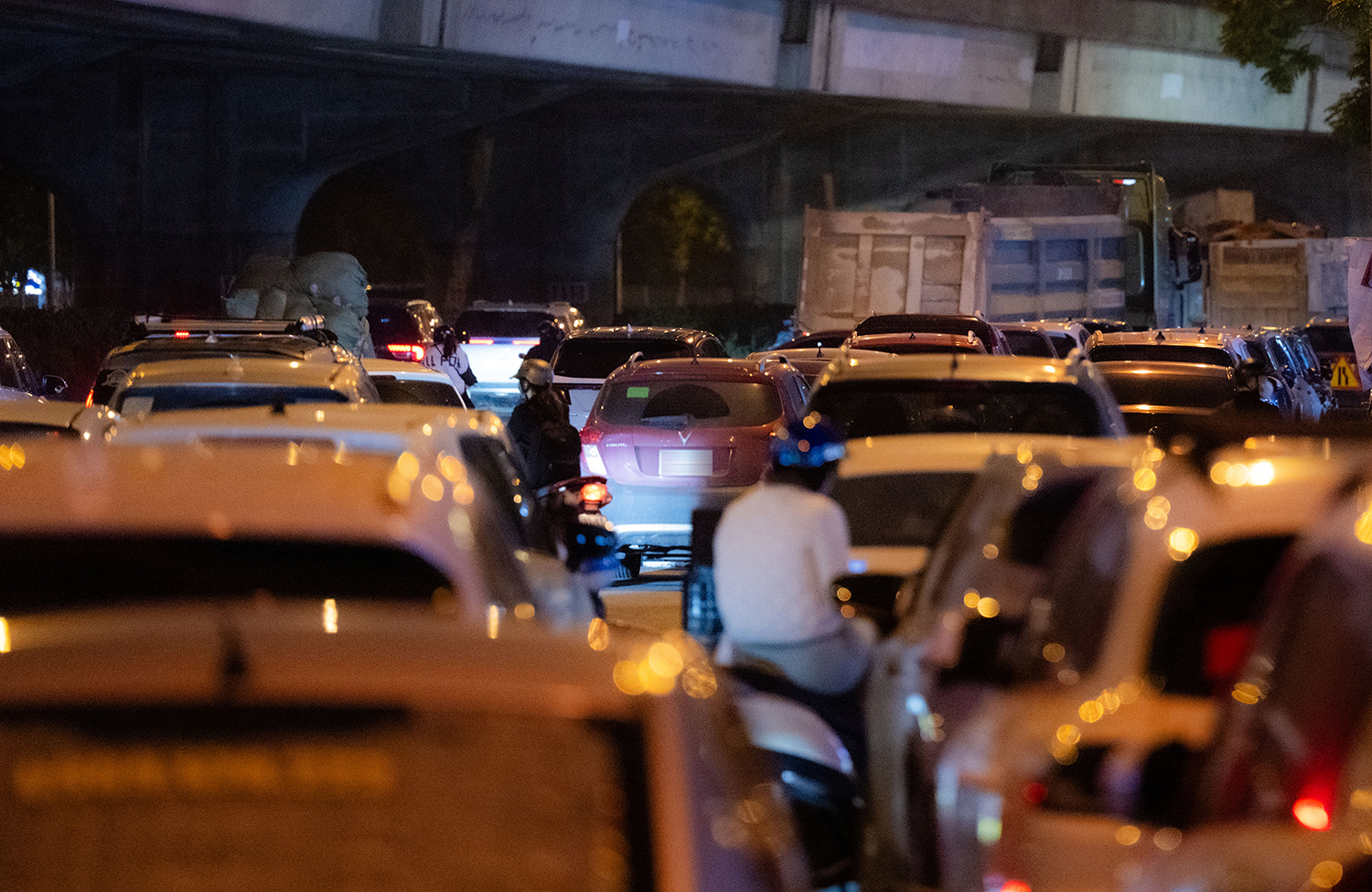 Đây là cảnh tượng tại tuyến đường qua khu chung cư Kim Văn - Kim Lũ (Hà Nội), 2 ngày sau thông tin lắp camera phạt nguội- Ảnh 6.