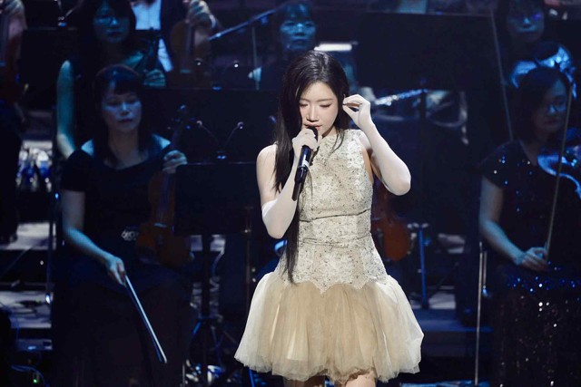 Thanh Lam - Orange hòa giọng trên sân khấu "Bài hát Thu về", xóa nhòa khoảng cách thế hệ- Ảnh 2.