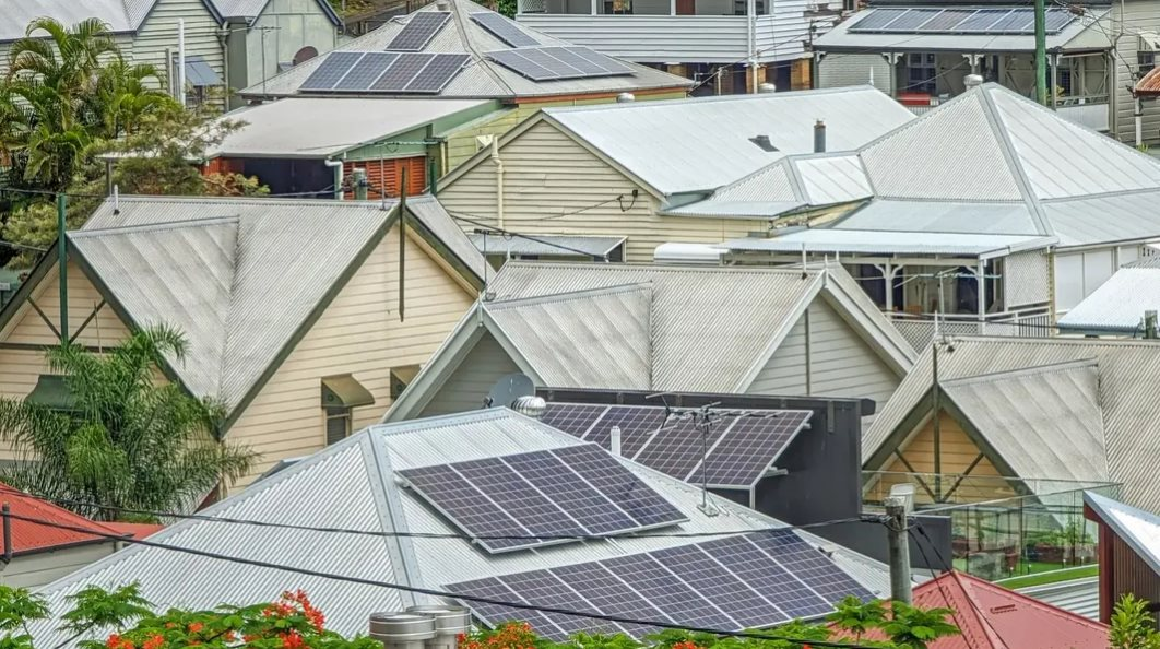 Điện âm giá vì dư cung giờ thấp điểm, một quốc gia miễn phí điện 3 tiếng/ngày cho hàng triệu hộ dân: Kẻ mừng người lo- Ảnh 1.