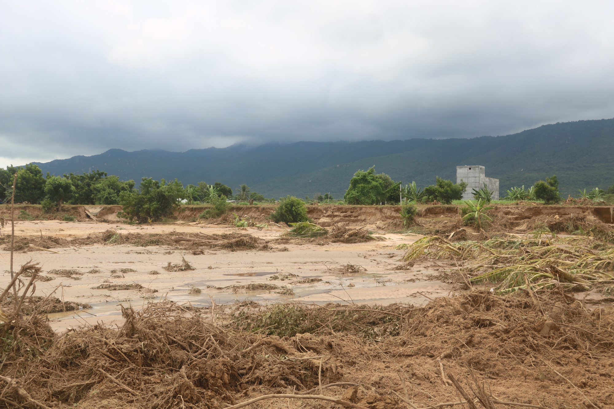 Hồ chứa nước làm chết người từng được thẩm định môi trường ra sao?- Ảnh 2.