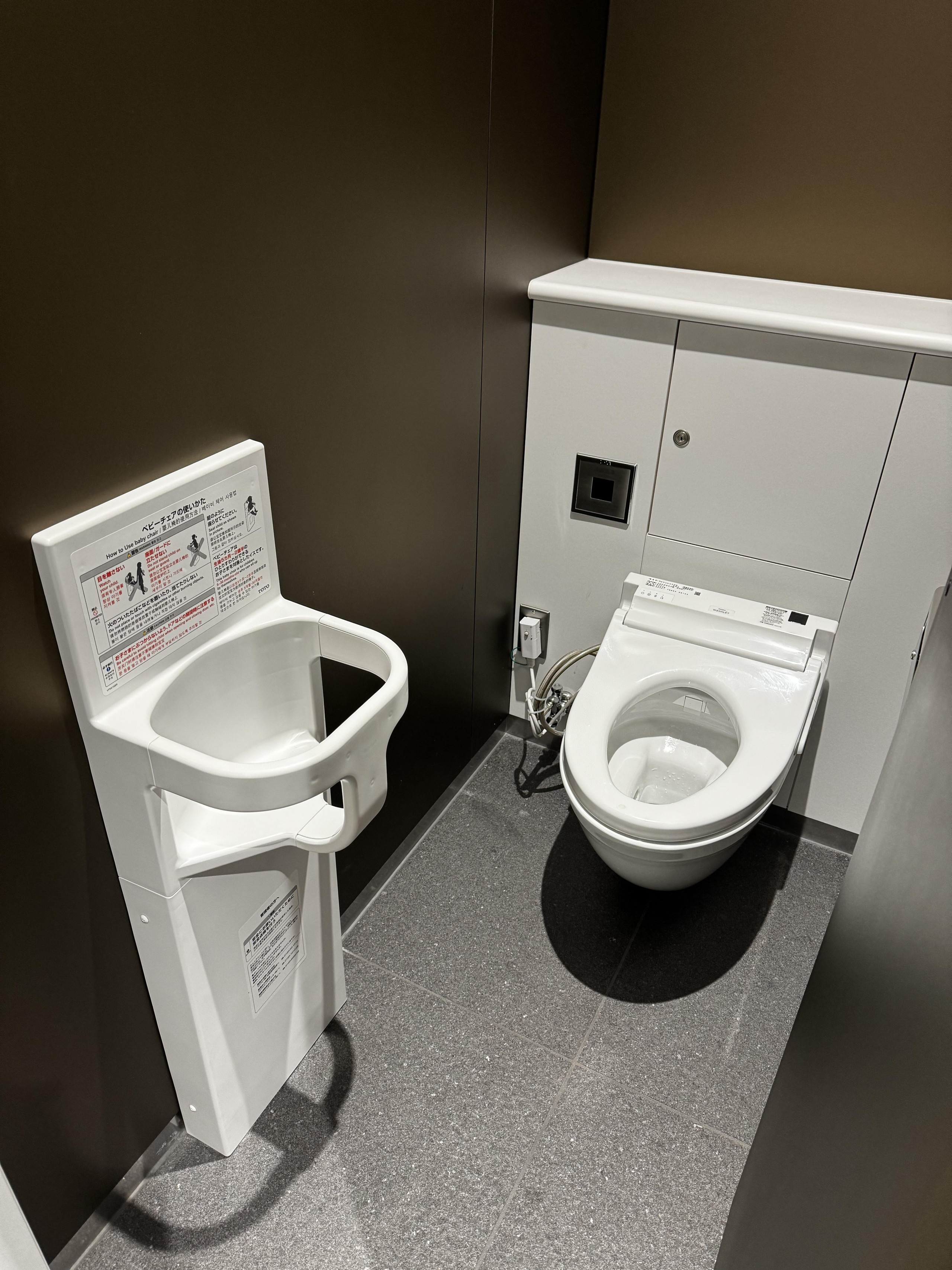 Khách Việt bất ngờ với 1 thứ trong nhà vệ sinh công cộng ở Nhật Bản, nhận xét: "Đến mức này rồi sao!"- Ảnh 9. Khách Việt bất ngờ với 1 thứ trong nhà vệ sinh công cộng ở Nhật Bản, nhận xét: "Đến mức này rồi sao!"- Ảnh 9.