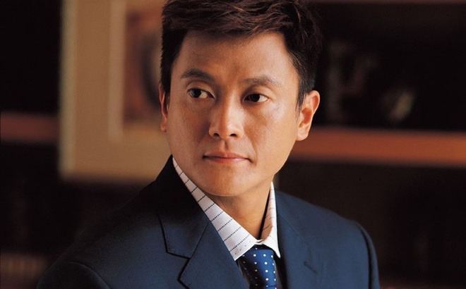 "Trai tồi showbiz" sốc nặng vì vợ trẻ kém 20 tuổi bị phát tán ảnh ngoại tình, phải bán nhà đưa con bỏ xứ ra đi- Ảnh 1.