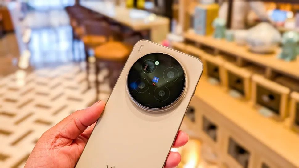 Điện thoại Vivo gây ấn tượng nhất lúc này: Camera tele 200MP vượt trội, pin 6.510mAh, giá hời đến khó tin- Ảnh 3.