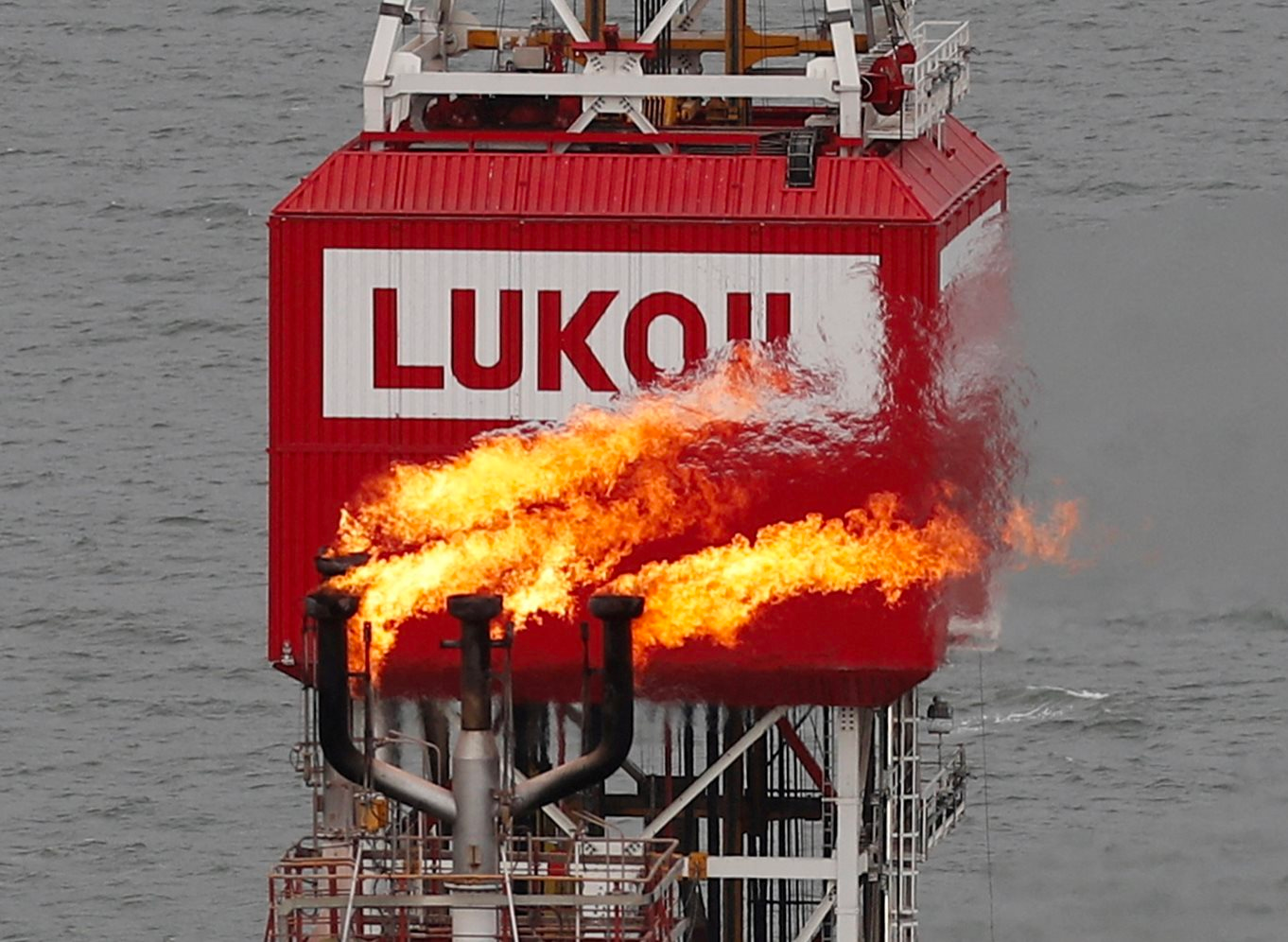 Vừa rao bán 20 tỷ USD tài sản ở nước ngoài, 'ông lớn' dầu khí lớn thứ 2 Nga có ngay khách sộp chỉ sau 3 ngày: Là một nhà tài phiệt đến từ EU, sở hữu 5,4 tỷ USD- Ảnh 1.