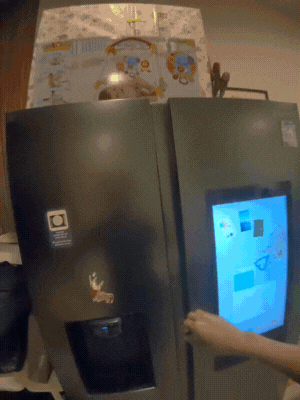 Cứ mỗi lần pha trò, vợ chồng Hoa hậu H'Hen Niê lại phải xin lỗi- Ảnh 4. Cứ mỗi lần pha trò, vợ chồng Hoa hậu H'Hen Niê lại phải xin lỗi- Ảnh 4.