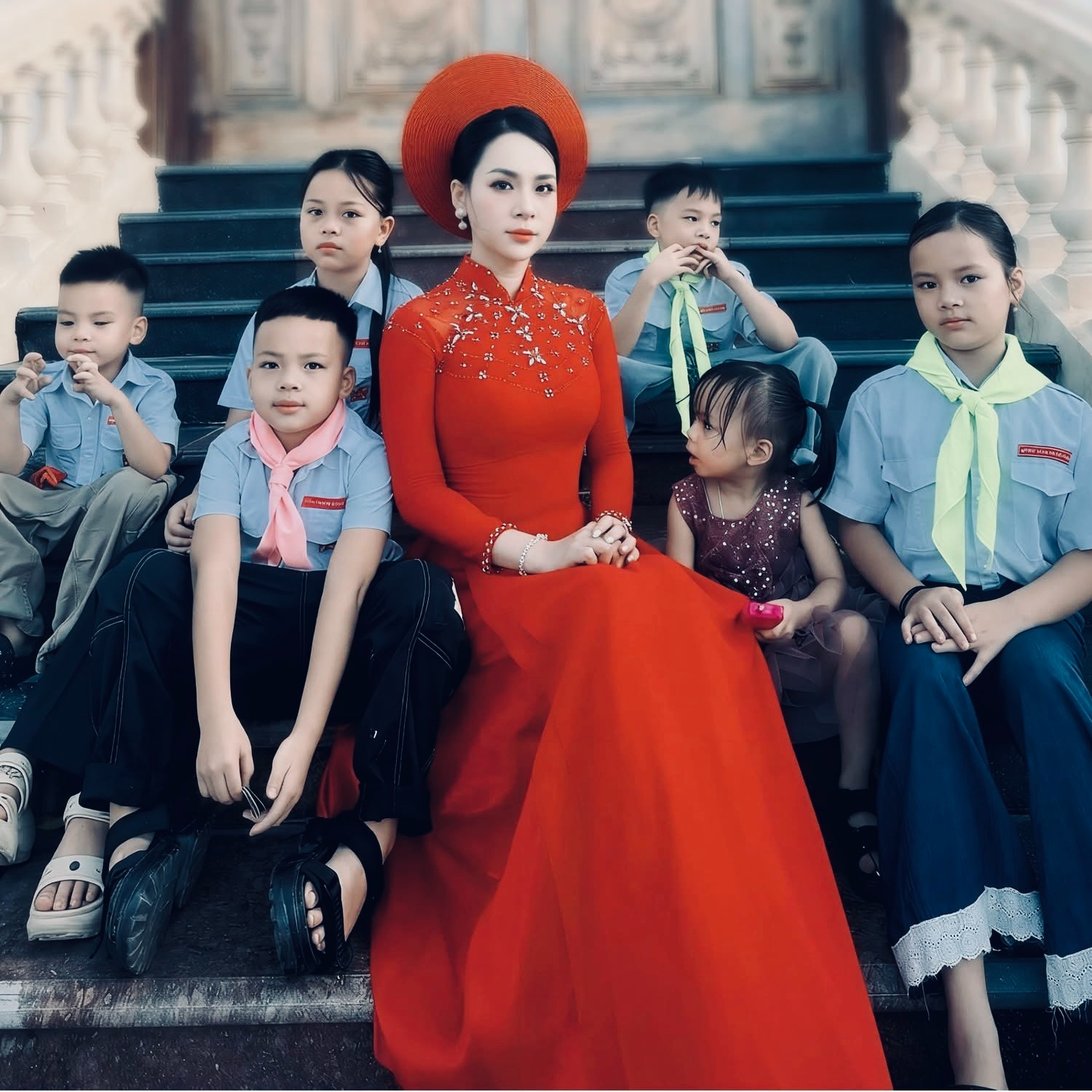 Mẹ 34 tuổi ở Nghệ An sinh 6 con, chồng đi làm xa một mình “cân” hết, chi phí nuôi con mới choáng - Ảnh 2.