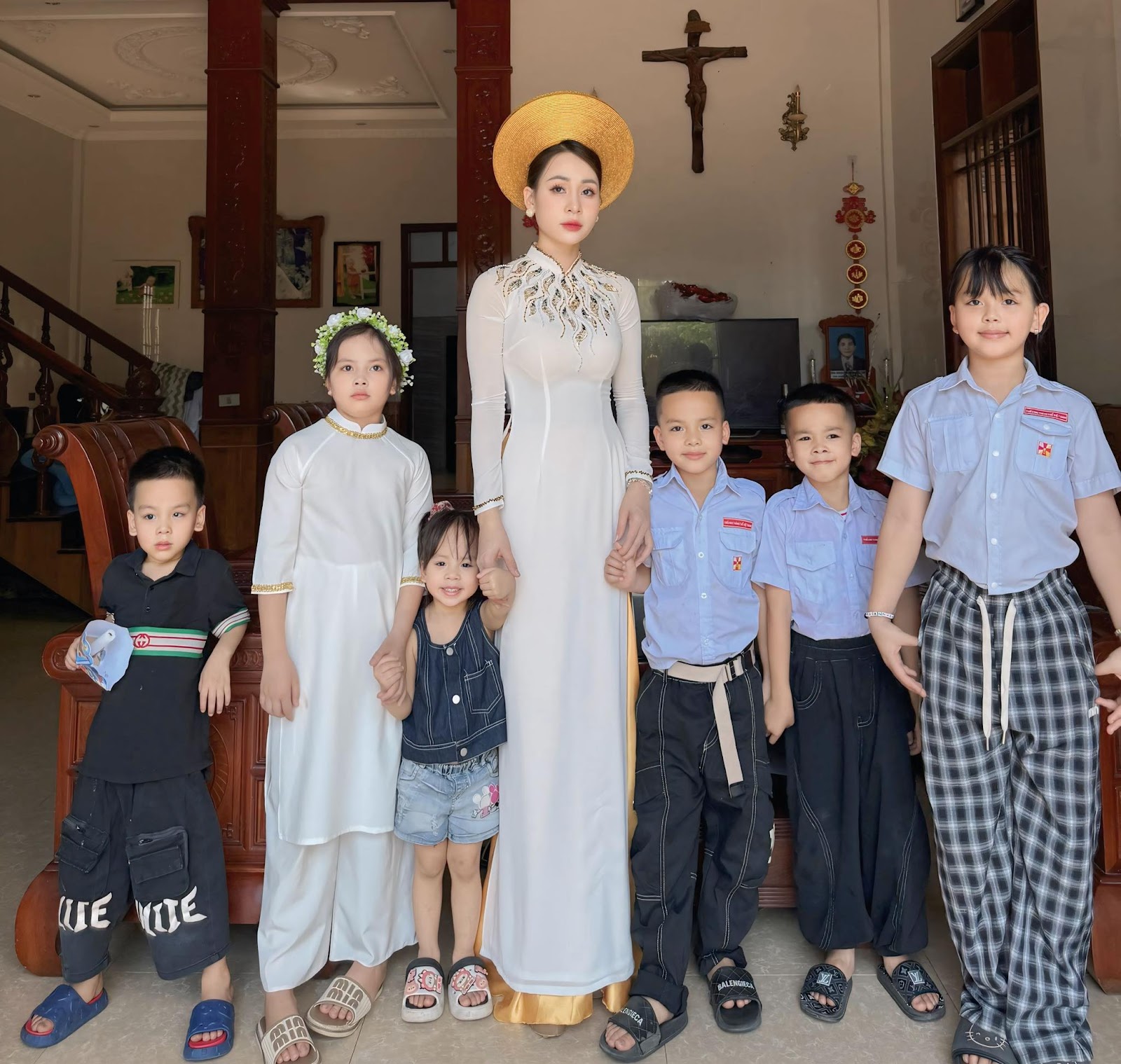 Mẹ 34 tuổi ở Nghệ An sinh 6 con, chồng đi làm xa một mình “cân” hết, chi phí nuôi con mới choáng - Ảnh 3.