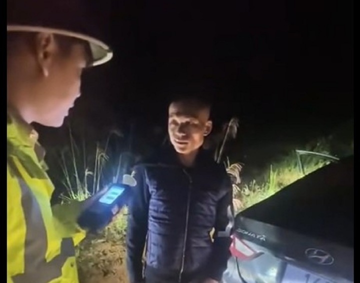 Nồng độ cồn gấp 2 lần mức kịch khung, tài xế ở Quảng Ninh bị phạt 35 triệu- Ảnh 1.