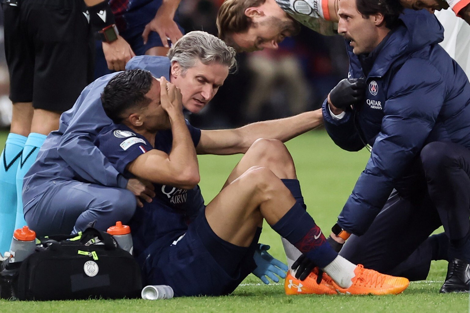 Tin sốc hậu trường trận PSG đấu với Bayern đêm qua, một cầu thủ phải bật khóc nức nở- Ảnh 4.