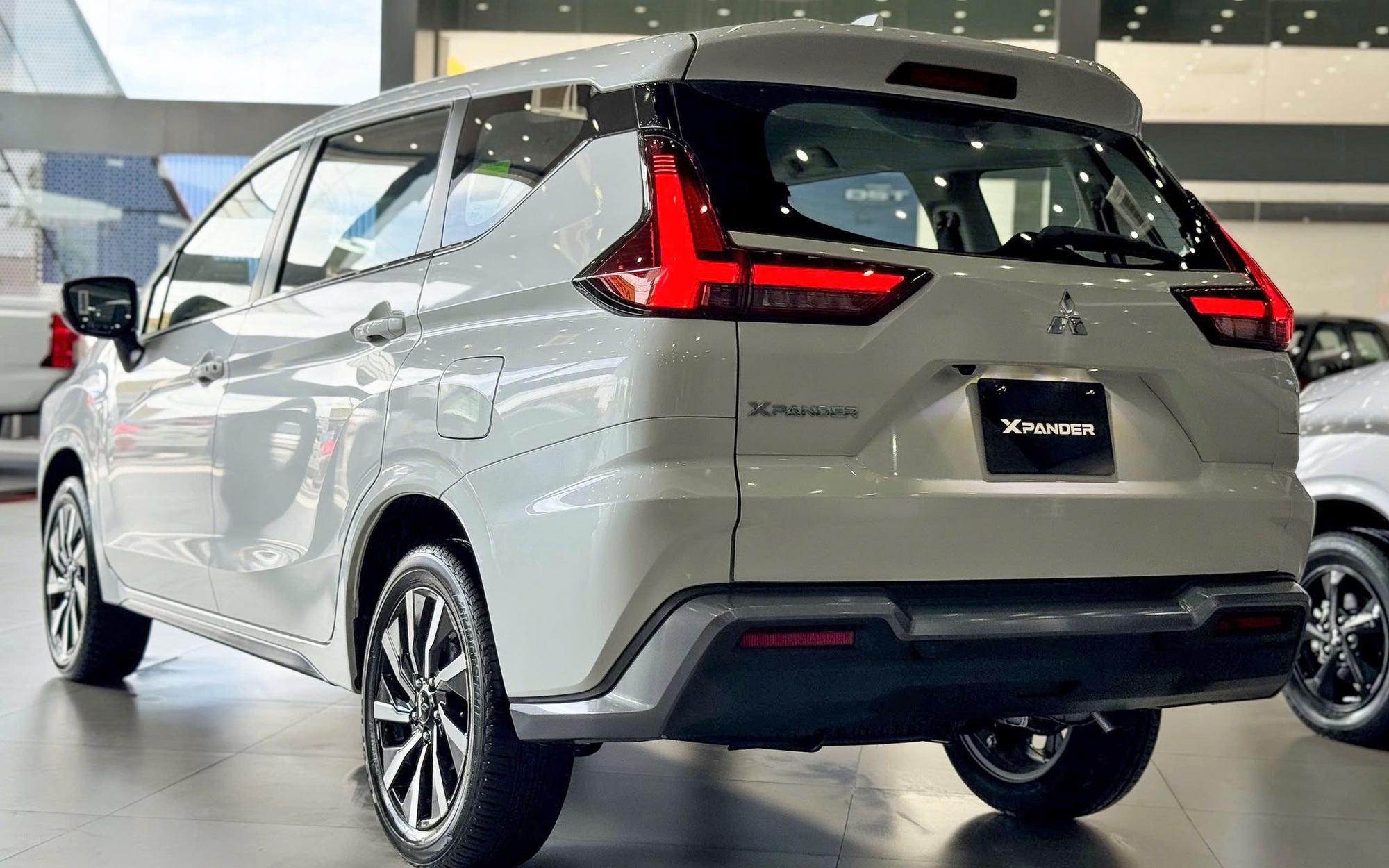 Mitsubishi Xpander đang rẻ kỷ lục tại Việt Nam: Còn từ dưới 500 triệu đồng nếu 'trừ hết', dễ hút thêm dân chạy dịch vụ- Ảnh 5. Mitsubishi Xpander đang rẻ kỷ lục tại Việt Nam: Còn từ dưới 500 triệu đồng nếu 'trừ hết', dễ hút thêm dân chạy dịch vụ- Ảnh 5.