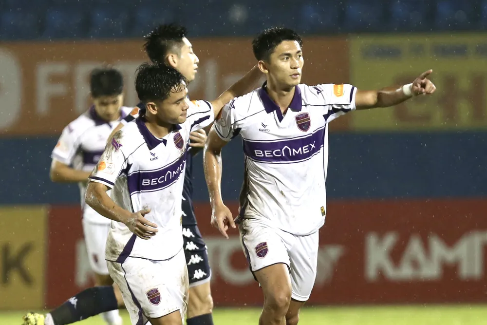 Becamex TPHCM giành trận thắng đầu tiên trên sân nhà- Ảnh 1.