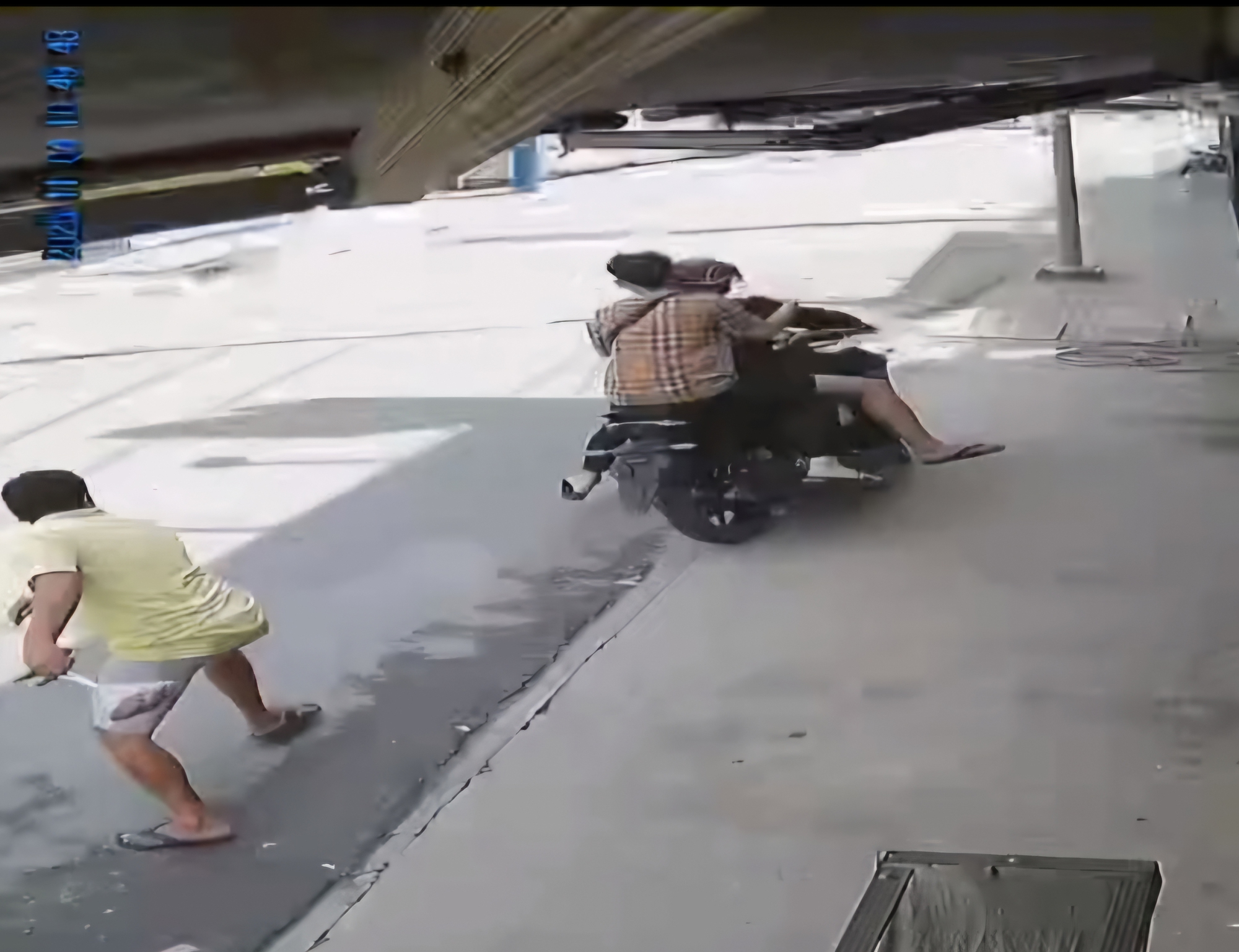 NÓNG: Công an TP HCM đã bắt được 2 đối tượng cướp tiệm vàng ở phường An Phú- Ảnh 1. NÓNG: Công an TP HCM đã bắt được 2 đối tượng cướp tiệm vàng ở phường An Phú- Ảnh 1.