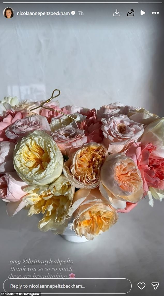 Cả thế giới chúc mừng David Beckham được phong tước Hiệp sĩ, nhưng con dâu cả thì... không- Ảnh 2. Cả thế giới chúc mừng David Beckham được phong tước Hiệp sĩ, nhưng con dâu cả thì... không- Ảnh 2.