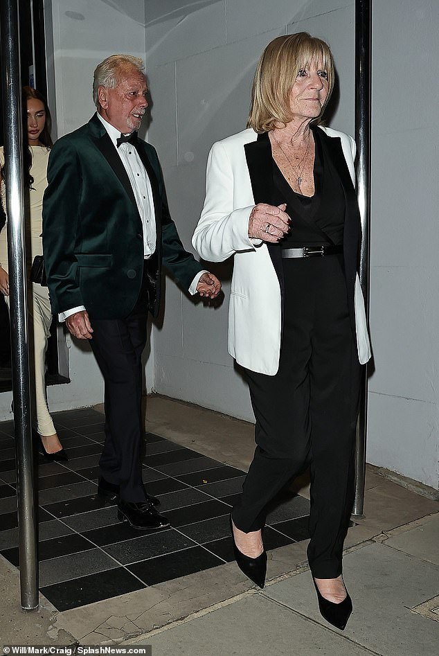 Nhà Beckham tưng bừng Nhà Beckham tưng bừng