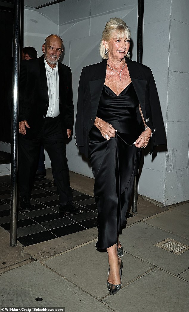 Nhà Beckham tưng bừng Nhà Beckham tưng bừng