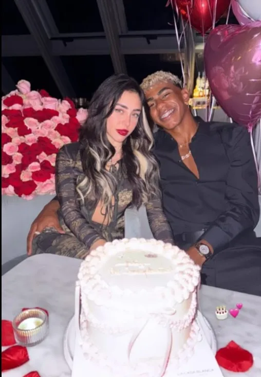 Con trai vừa gây sóng gió tình trường, bố Yamal lại tạo thêm cú sốc với bạn gái kém... 12 tuổi- Ảnh 2. Con trai vừa gây sóng gió tình trường, bố Yamal lại tạo thêm cú sốc với bạn gái kém... 12 tuổi- Ảnh 2.