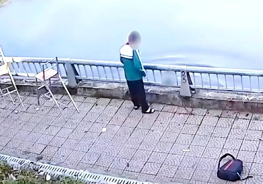 Vụ nam sinh dùng dao tấn công bạn rồi đẩy xuống hồ: Công an xác định có dấu hiệu của tội phạm giết người- Ảnh 3.