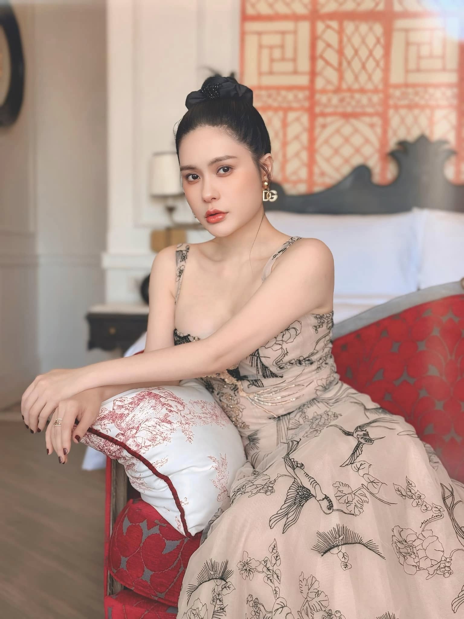 Sau khi chồng bị bắt, Đoàn Di Băng khủng hoảng giữa “bão” mạng- Ảnh 1. Sau khi chồng bị bắt, Đoàn Di Băng khủng hoảng giữa “bão” mạng- Ảnh 1.