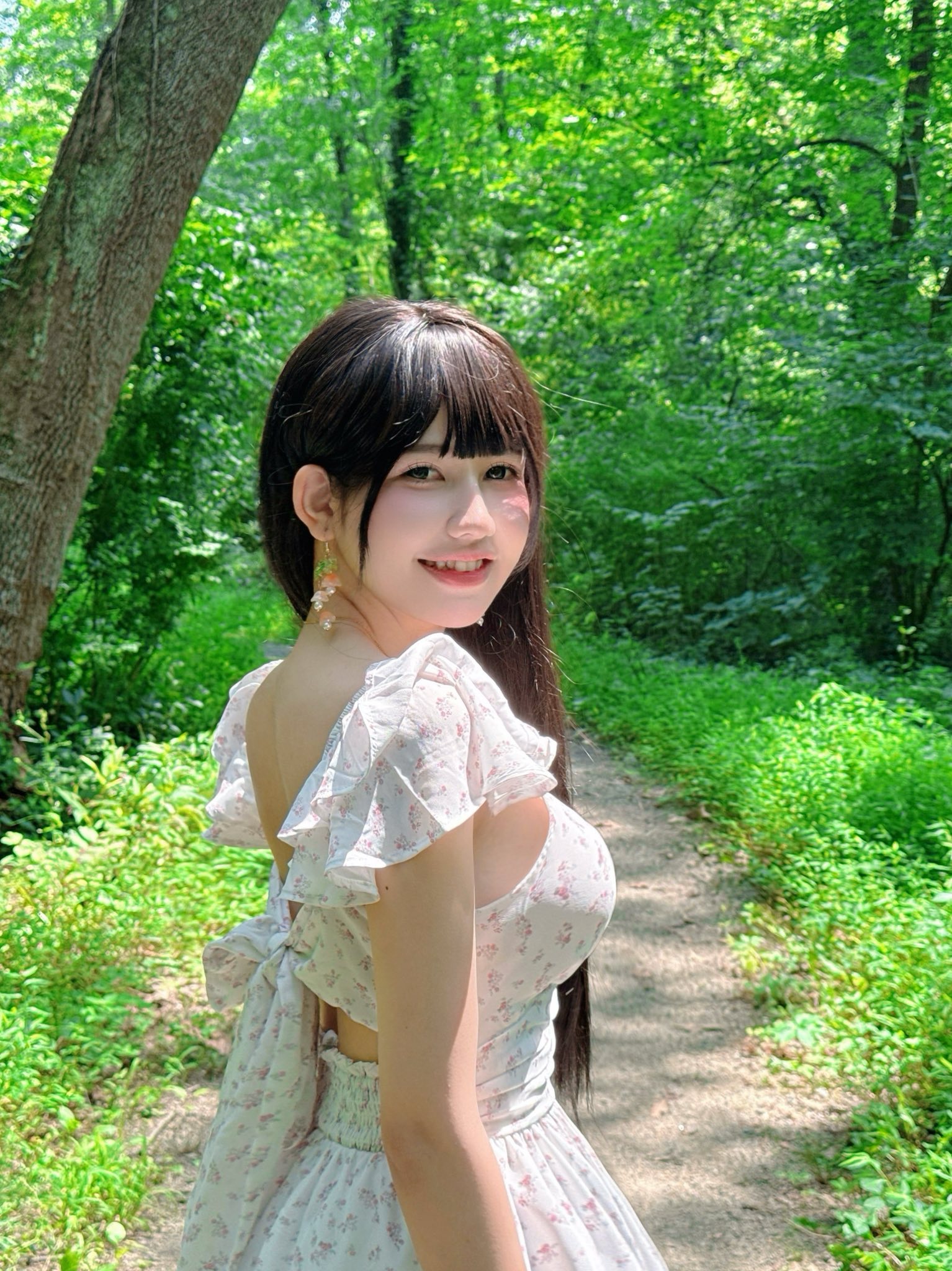 Danh tính phú bà ăn chơi trong game Phở Anh Hai, ngoài đời đã có người giống hệt- Ảnh 3. Danh tính phú bà ăn chơi trong game Phở Anh Hai, ngoài đời đã có người giống hệt- Ảnh 3.