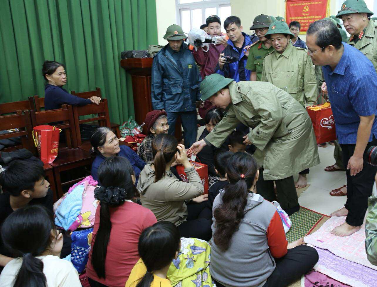 Bão số 13 giật cấp 15 đã đổ bộ vào Việt Nam, Chủ tịch tỉnh Gia Lai: "Mọi thứ vượt quá sức tưởng tượng"- Ảnh 6.