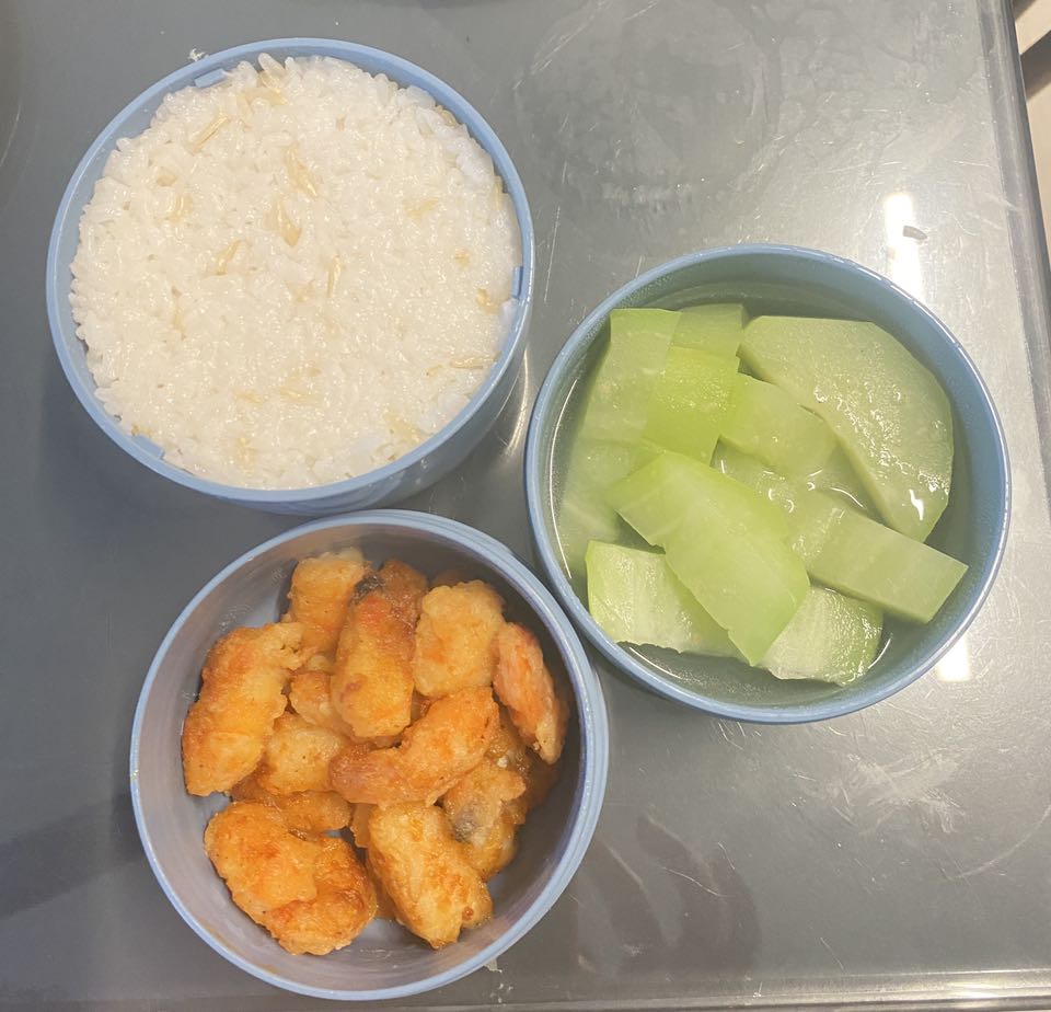 Mẹ Hưng Y&ecirc;n 6h30 s&aacute;ng dậy l&agrave;m cơm hộp cho con mang tới trường: Nh&igrave;n th&ocirc;i đ&atilde; thấy đ&uacute;ng chuẩn "cơm nh&agrave; mẹ nấu"- Ảnh 5.