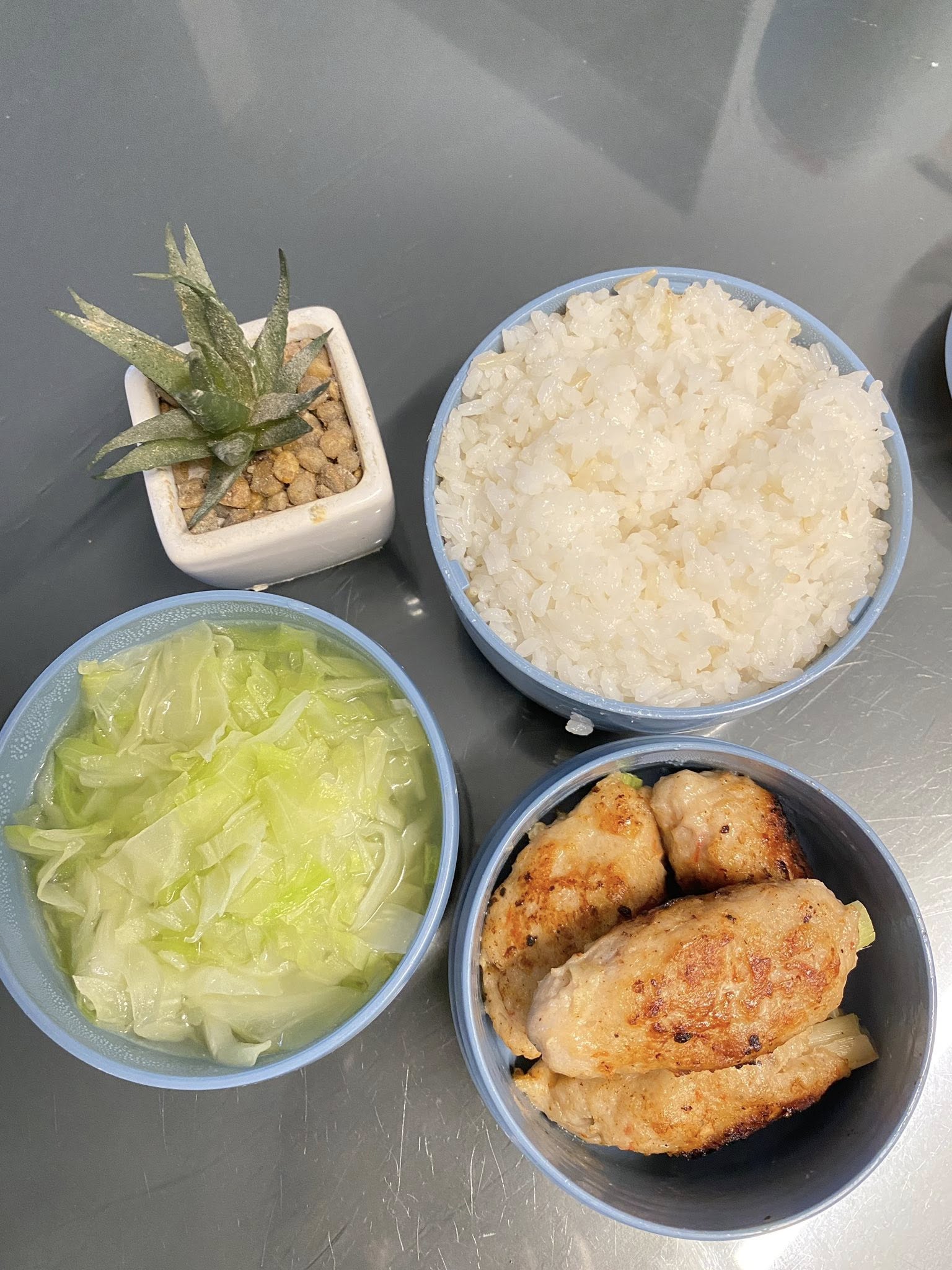 Mẹ Hưng Y&ecirc;n 6h30 s&aacute;ng dậy l&agrave;m cơm hộp cho con mang tới trường: Nh&igrave;n th&ocirc;i đ&atilde; thấy đ&uacute;ng chuẩn "cơm nh&agrave; mẹ nấu"- Ảnh 3.