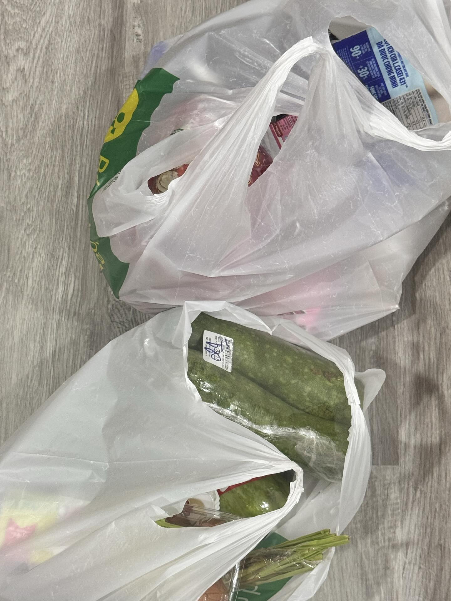 Cảnh tượng "đi mua không sót một thứ gì" trước khi bão cuồng phong Kalmaegi đổ bộ hôm nay!- Ảnh 8.