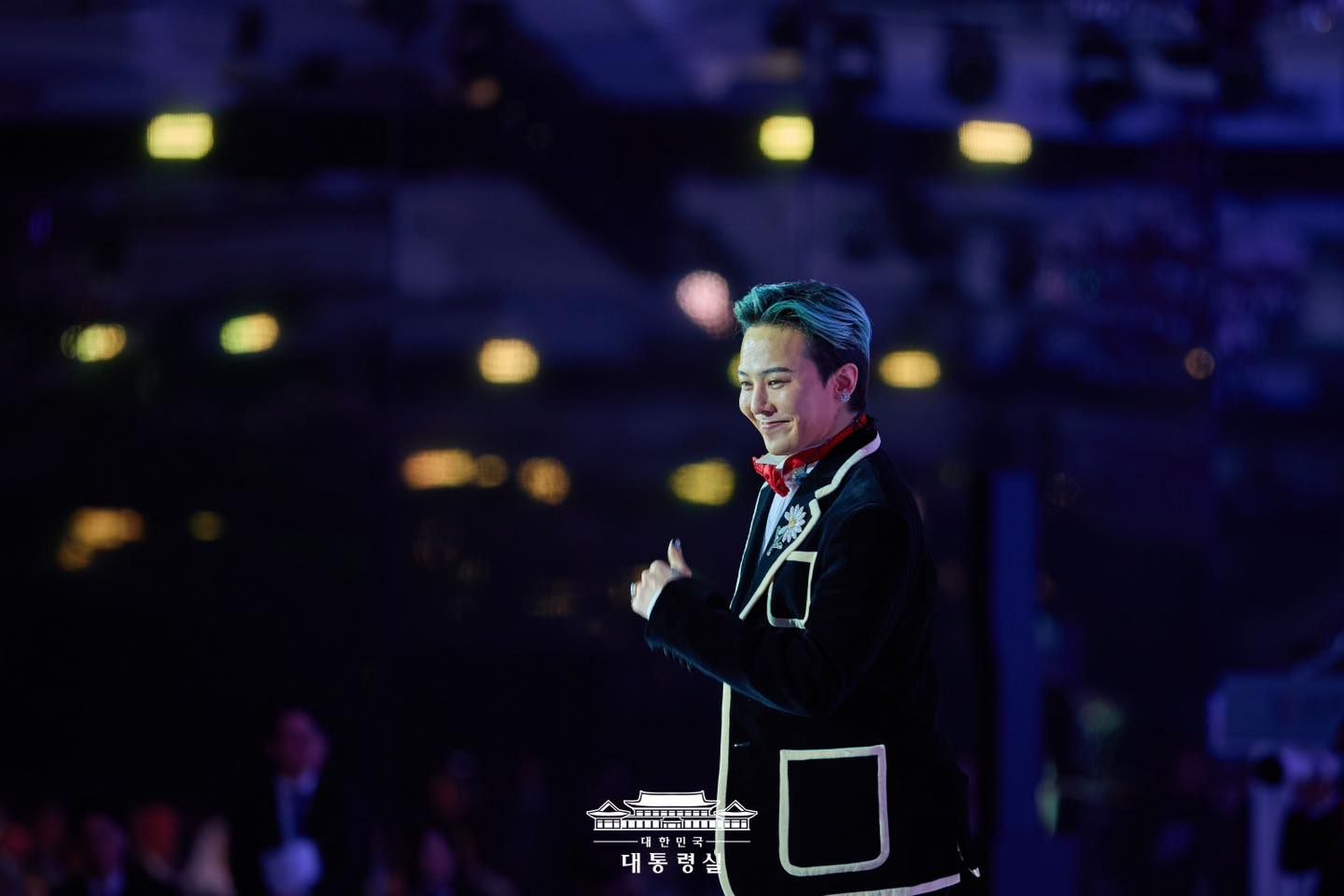 Mỹ nam đẹp đến mức là "ngoại lệ của Bộ Quốc phòng" cúi mình trước 1 người- Ảnh 5.