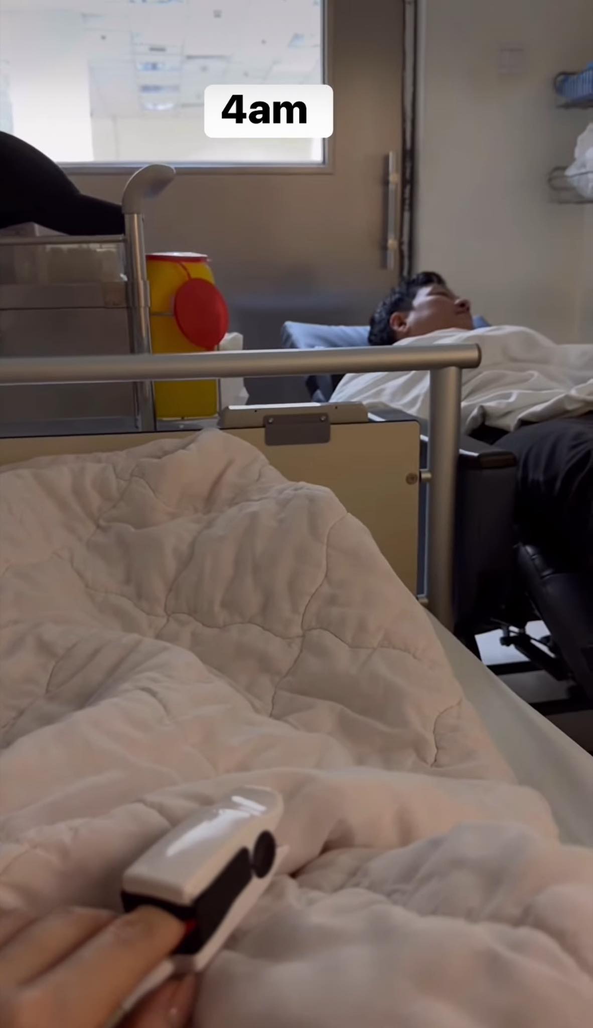 Nhã Phương nhập viện khi đang bầu lần 3- Ảnh 1. Nhã Phương nhập viện khi đang bầu lần 3- Ảnh 1.