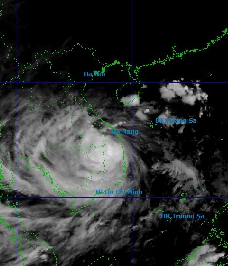 Bão số 13 giật cấp 15 đã đổ bộ vào Việt Nam, Chủ tịch tỉnh Gia Lai: "Mọi thứ vượt quá sức tưởng tượng"- Ảnh 1.