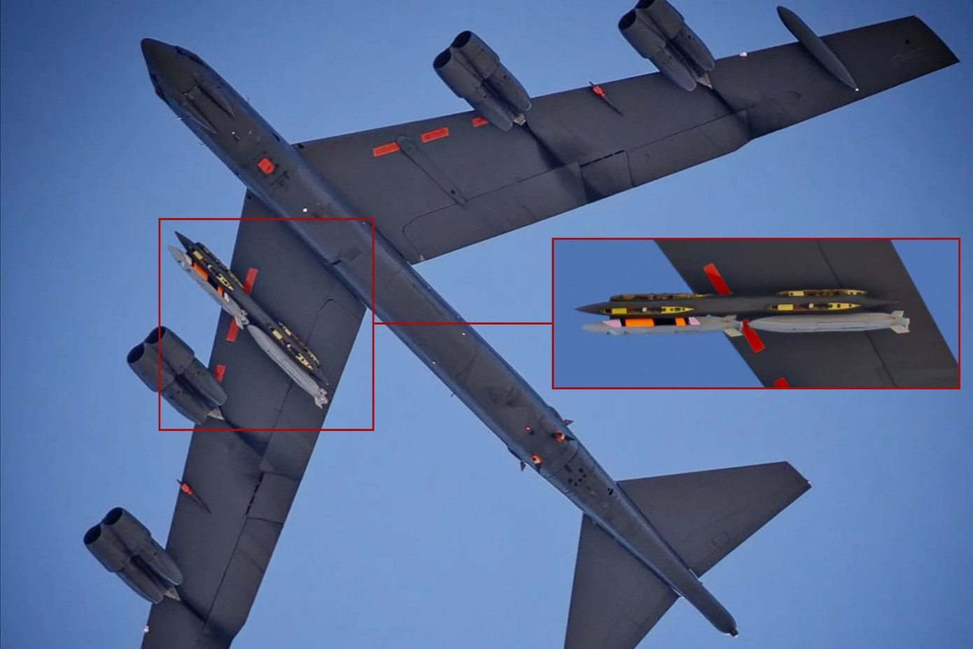 'Pháo đài bay' B-52 mang tên lửa hành trình mới xuất hiện trên bầu trời California- Ảnh 1. 'Pháo đài bay' B-52 mang tên lửa hành trình mới xuất hiện trên bầu trời California- Ảnh 1.