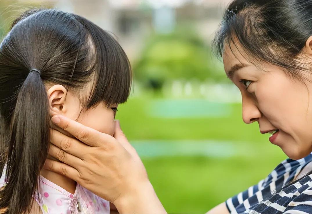 Cô bé lớp 3 viết văn tả nỗi cô đơn được 10 điểm, cả bài không một tính từ nhưng ai đọc cũng phải khóc- Ảnh 3.