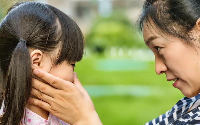 Cô bé lớp 3 viết văn tả nỗi cô đơn được 10 điểm, cả bài không một tính từ nhưng ai đọc cũng phải khóc- Ảnh 1.