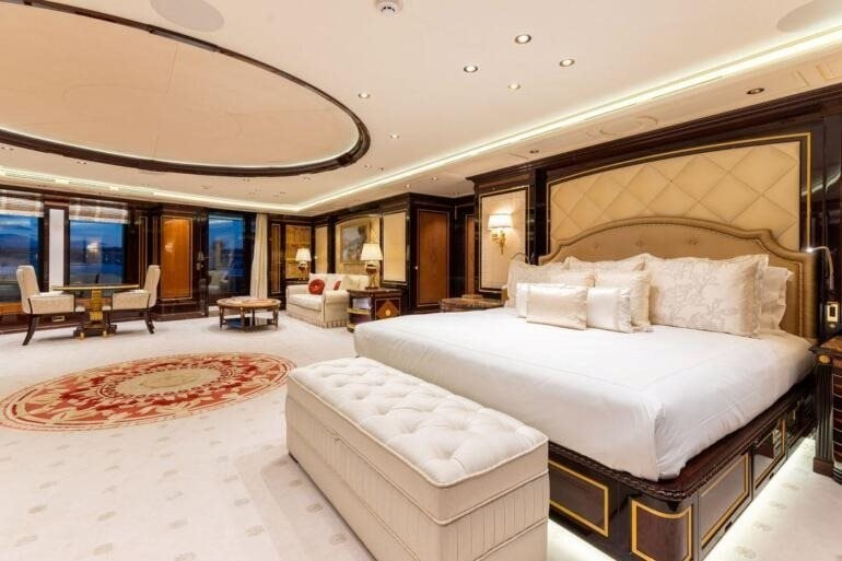 Trong phiên đấu giá mà người tham gia cần có tài sản ít nhất 500 triệu USD, một siêu du thuyền bị tịch thu của Nga trị giá không dưới 300 triệu USD vừa được bán với giá cực ‘rẻ’- Ảnh 5.