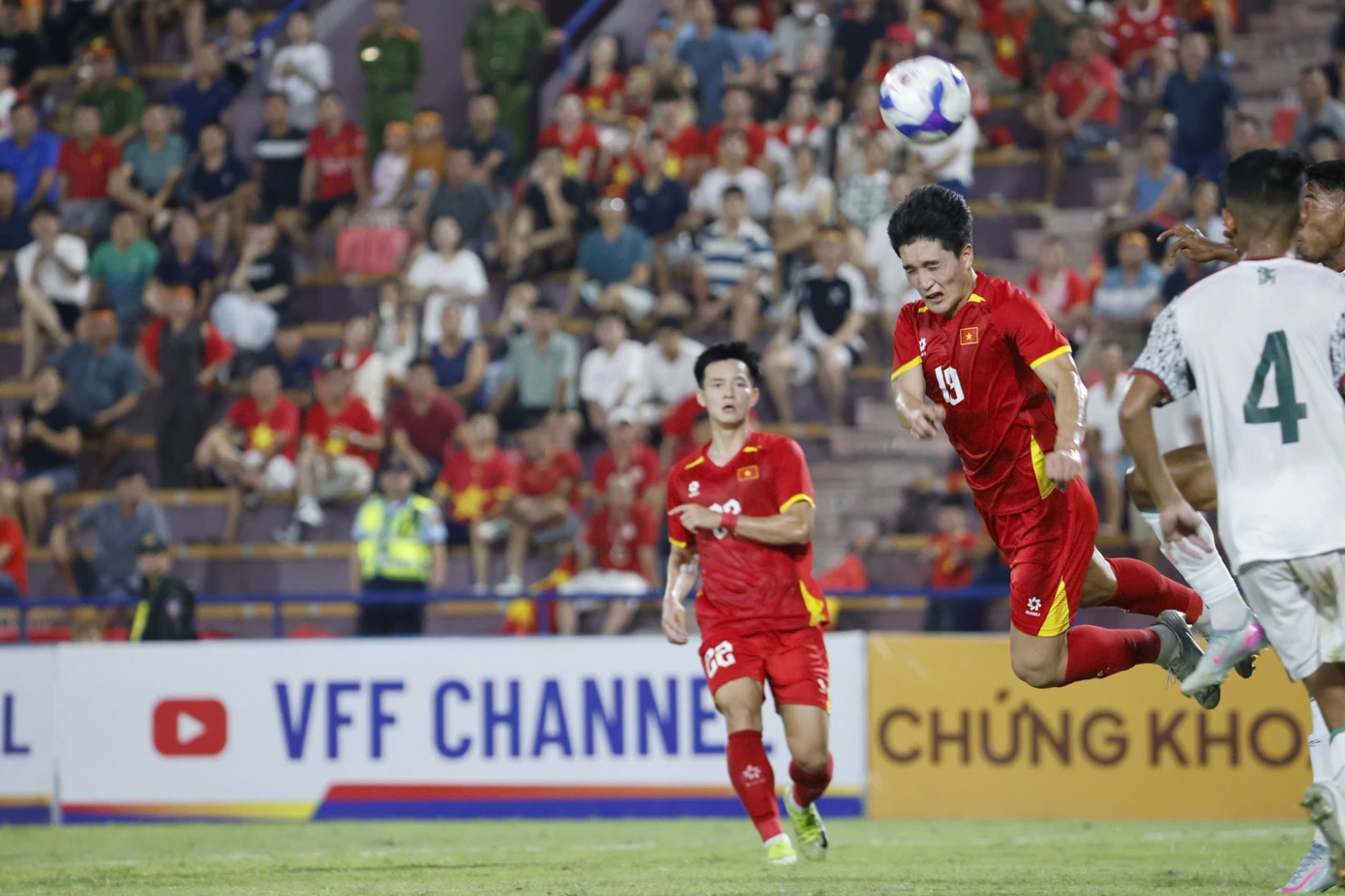 Thấy gì từ danh sách U22 Việt Nam chuẩn bị SEA Games 33 của ông Kim Sang-sik?- Ảnh 1.