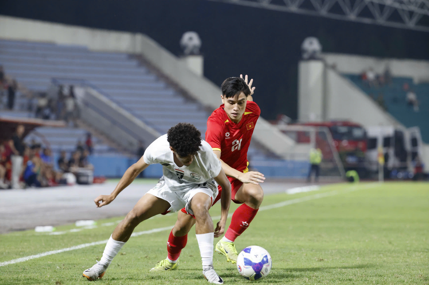 Thấy gì từ danh sách U22 Việt Nam chuẩn bị SEA Games 33 của ông Kim Sang-sik?- Ảnh 2.