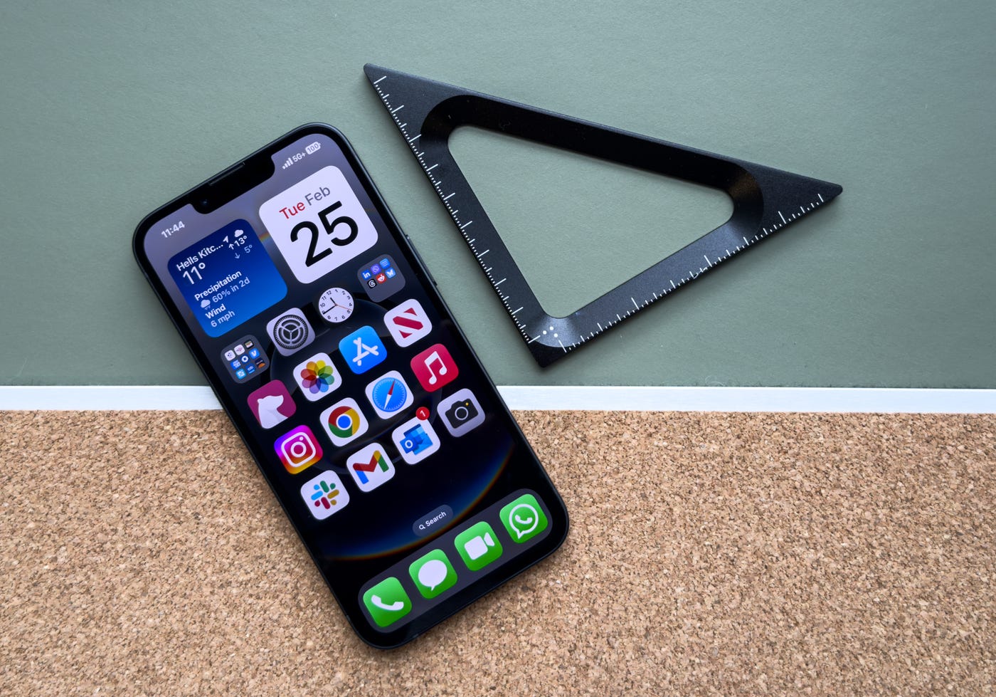 iPhone đời cao giá mềm của Apple lao dốc mạnh, giá thấp kỷ lục tại Việt Nam- Ảnh 1.