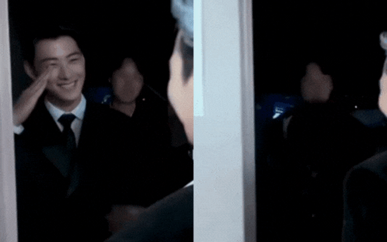 Mỹ nam đẹp đến mức là "ngoại lệ của Bộ Quốc phòng" cúi mình trước 1 người- Ảnh 1.