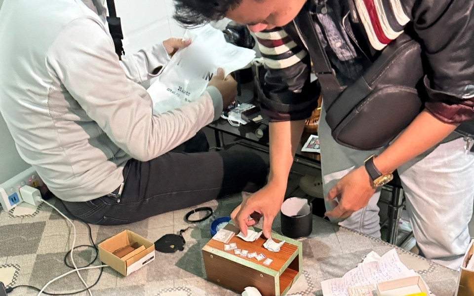 Kh&aacute;m x&eacute;t khẩn cấp nơi ở đối tượng &ldquo;cộm c&aacute;n&rdquo; &nbsp;L&ecirc; Tấn Th&agrave;nh