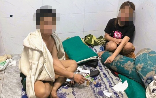 Bắt Đỗ Hồng Nhung cùng 