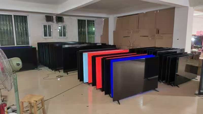 Công nghệ cao vào cuộc, công an triệt phá đường dây sản xuất buôn bán TV Xiaomi và Huawei giả quy mô 120 tỷ, tịch thu hơn 302 món đồ nhái