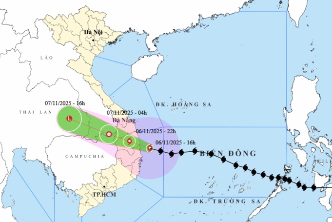 Bão số 13 giật cấp 15 đã đổ bộ vào Việt Nam, Chủ tịch tỉnh Gia Lai: "Mọi thứ vượt quá sức tưởng tượng"- Ảnh 8. Bão số 13 giật cấp 15 đã đổ bộ vào Việt Nam, Chủ tịch tỉnh Gia Lai: "Mọi thứ vượt quá sức tưởng tượng"- Ảnh 8.