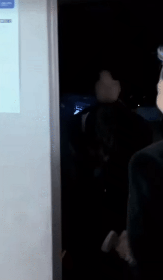 Mỹ nam đẹp đến mức là "ngoại lệ của Bộ Quốc phòng" cúi mình trước 1 người- Ảnh 2.